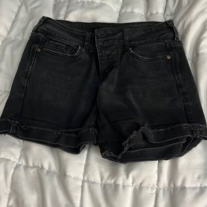 dELiA*s Black Bailey Denim Shorts Size 3/4